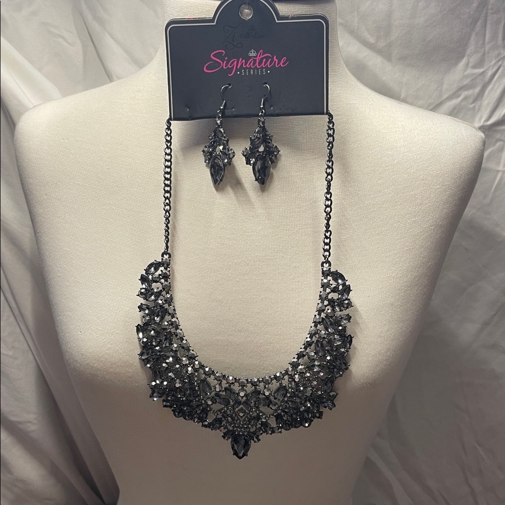 Paparazzi Zi Collection The Tina. Black Jewelry Set